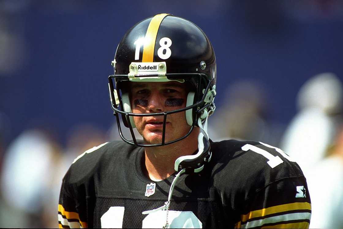 Quarterback Mike Tomczak looks on from the sideline during a game against the Baltimore Ravens