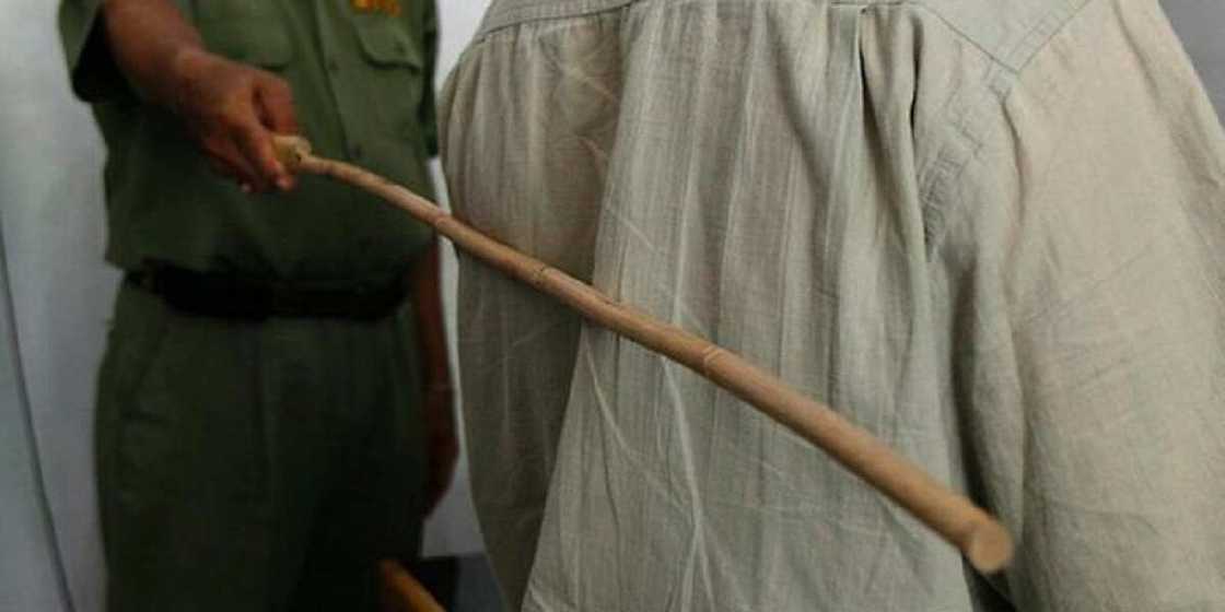 Za a yi wa mutane 2 bulala 12 saboda siyar da miyagun kwayoyi a Kano Za a yi wa mutane 2 bulala 12 saboda siyar da miyagun kwayoyi a Kano