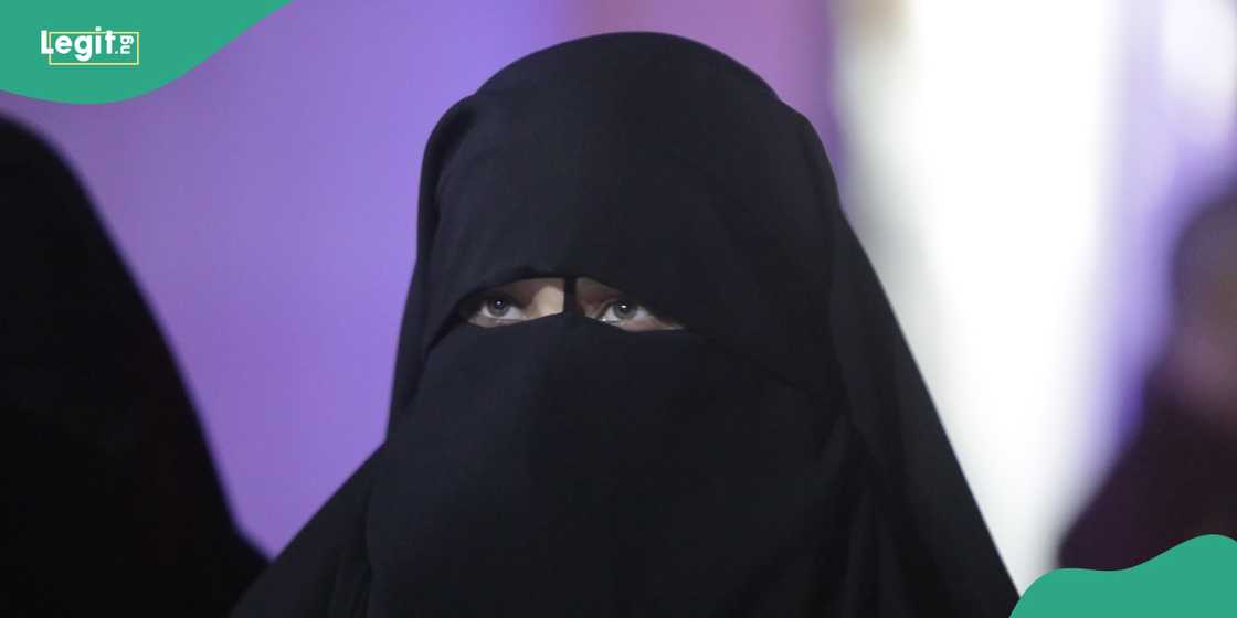 An caccaki minista kan kokarin hana sanya hijabi a makaranta An caccaki minista kan kokarin hana sanya hijabi a makaranta