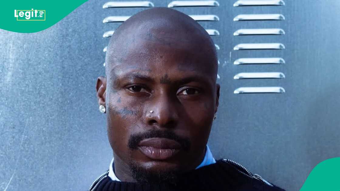 Asake seen walking out of venue of his concert with mother Asake seen walking out of venue of his concert with mother