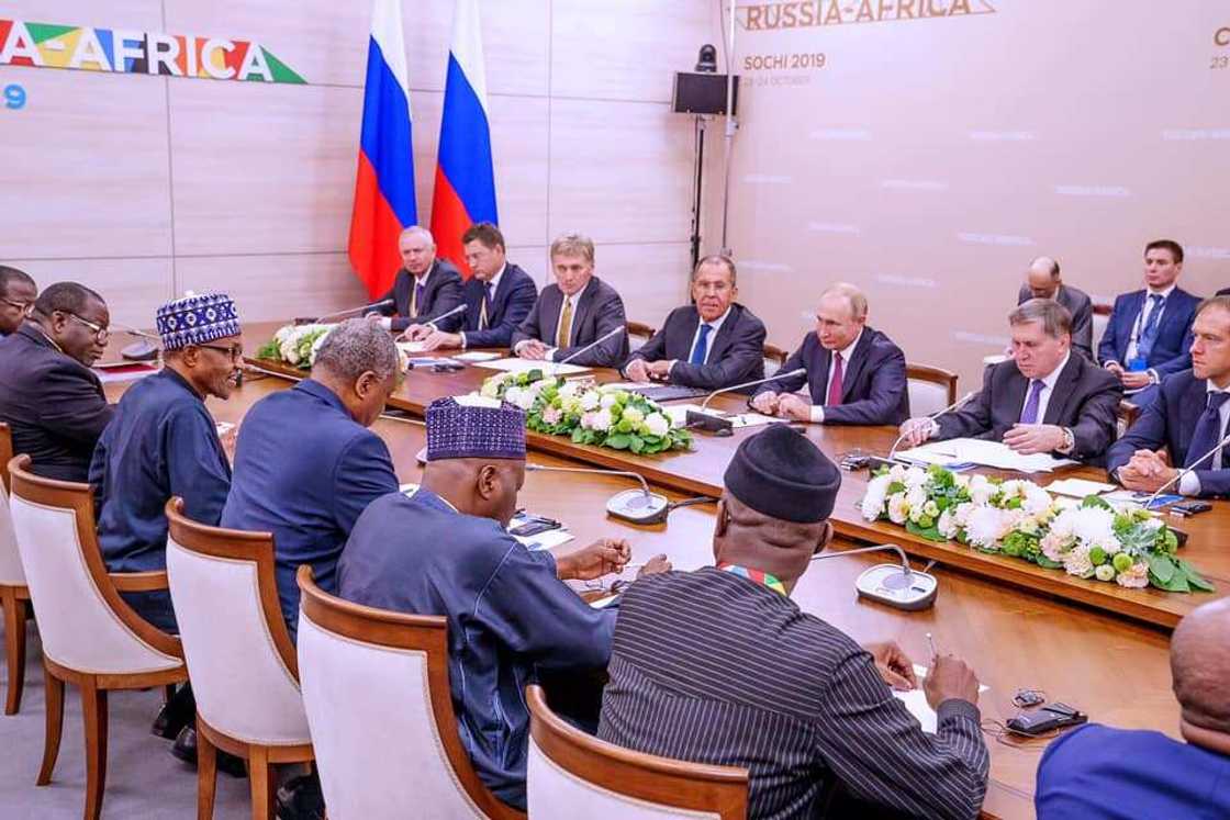 Shugaba Buhari ya gana da shugaban kasar Rasha, Vladimir Putin (Hotuna) Shugaba Buhari ya gana da shugaban kasar Rasha, Vladimir Putin (Hotuna)