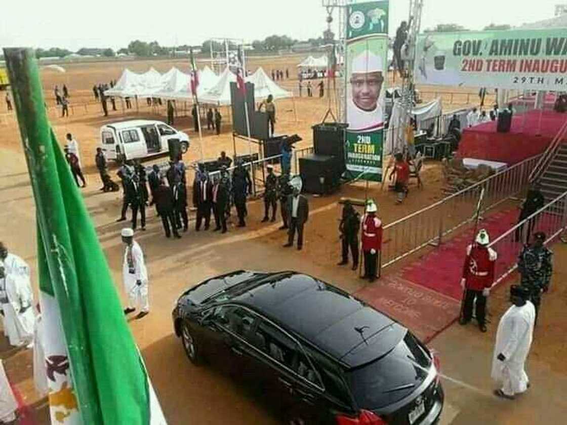 Sakkwatawa sun kaurace wa wurin rantsar da Tambuwal a Sokoto (Hotuna) Sakkwatawa sun kaurace wa wurin rantsar da Tambuwal a Sokoto (Hotuna)