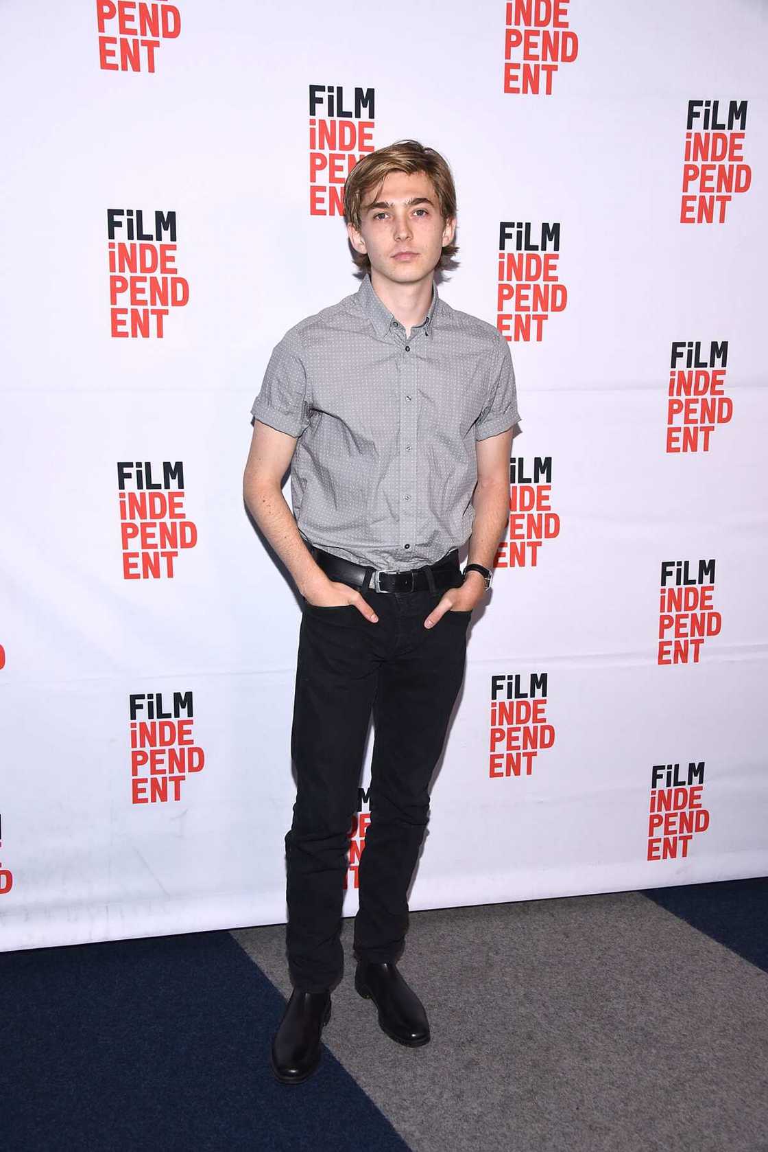 Austin Abrams' height Austin Abrams' height