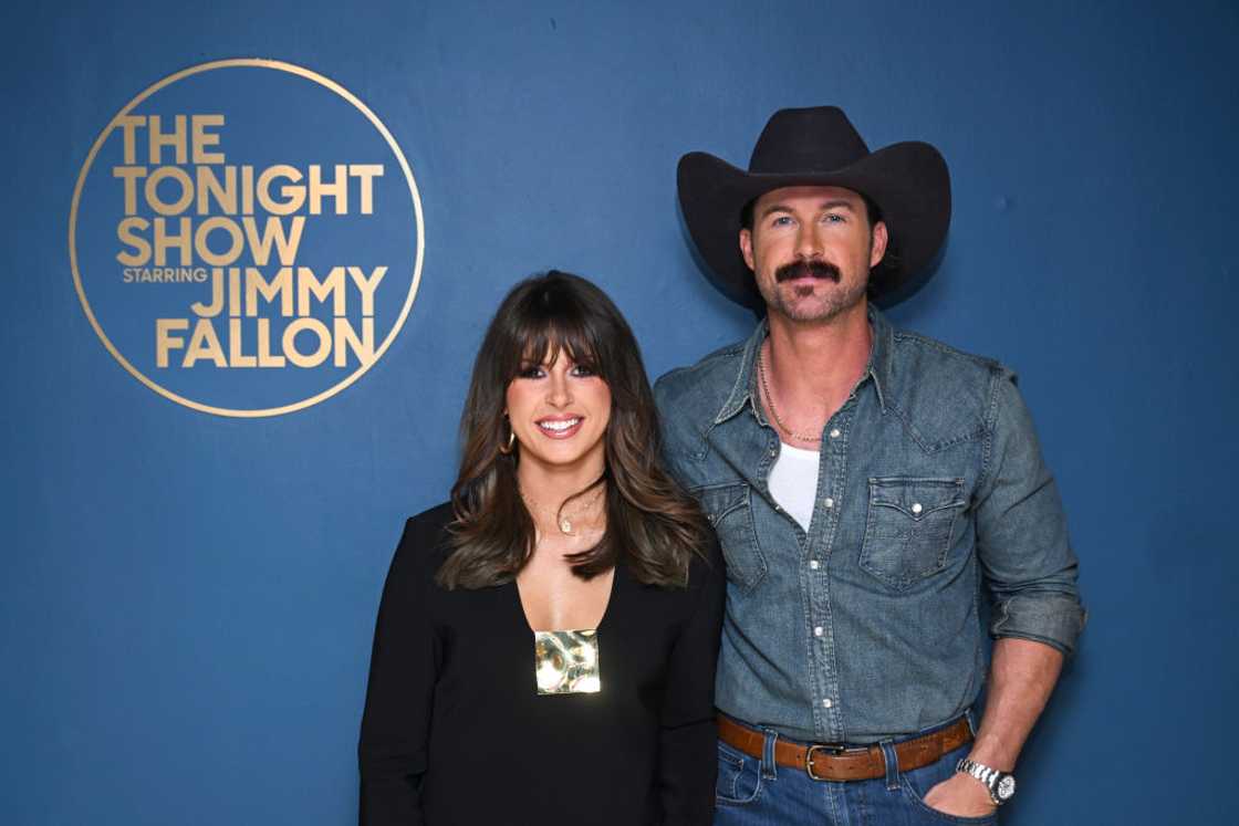 Ella Langley & Riley Green pose together backstage at The Tonight Show Starring Jimmy Fallon Ella Langley & Riley Green pose together backstage at The Tonight Show Starring Jimmy Fallon