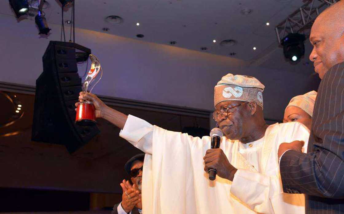 Shehu Sani ya ba Jigon APC, Tinubu muhimmiyar shawara bayan ya kai shekaru 69 Shehu Sani ya ba Jigon APC, Tinubu muhimmiyar shawara bayan ya kai shekaru 69