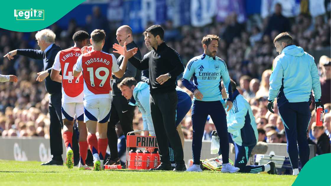 Myles Lewis-Skelly, Leandro Trossard, Mikel Arteta, Arsenal, Everton, Goodison Park, Liverpool, England, Premier League. Myles Lewis-Skelly, Leandro Trossard, Mikel Arteta, Arsenal, Everton, Goodison Park, Liverpool, England, Premier League.