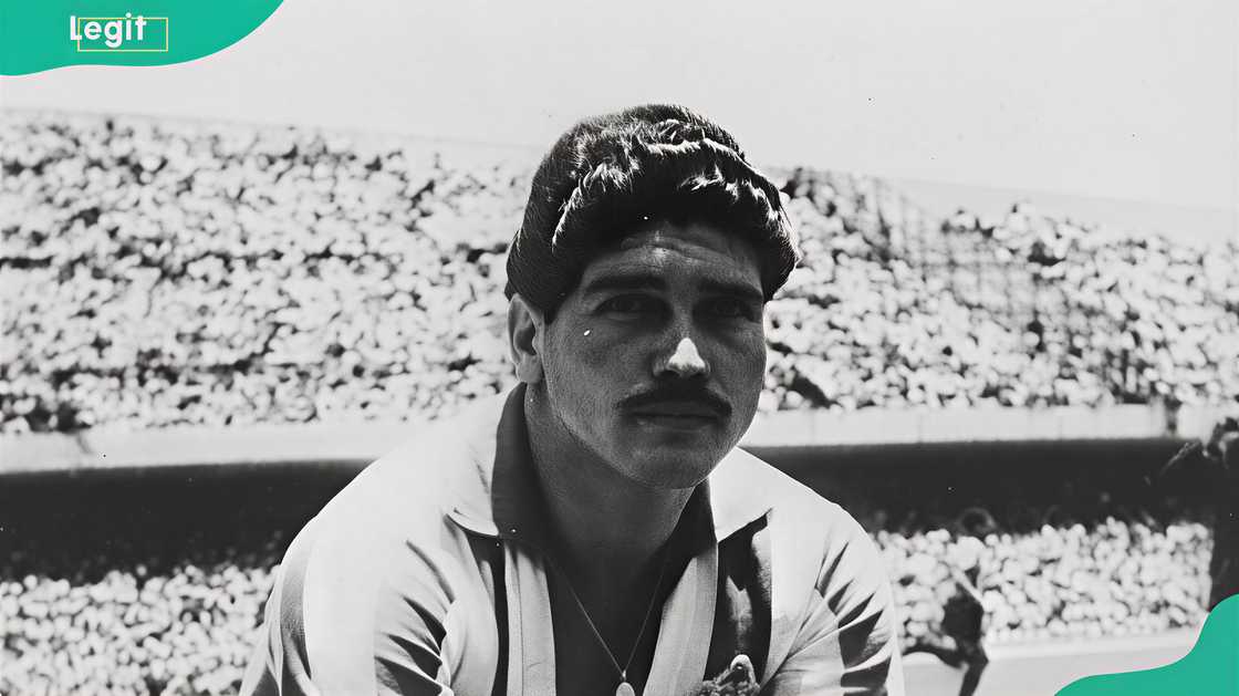 Salvador Reyes during a match Salvador Reyes during a match