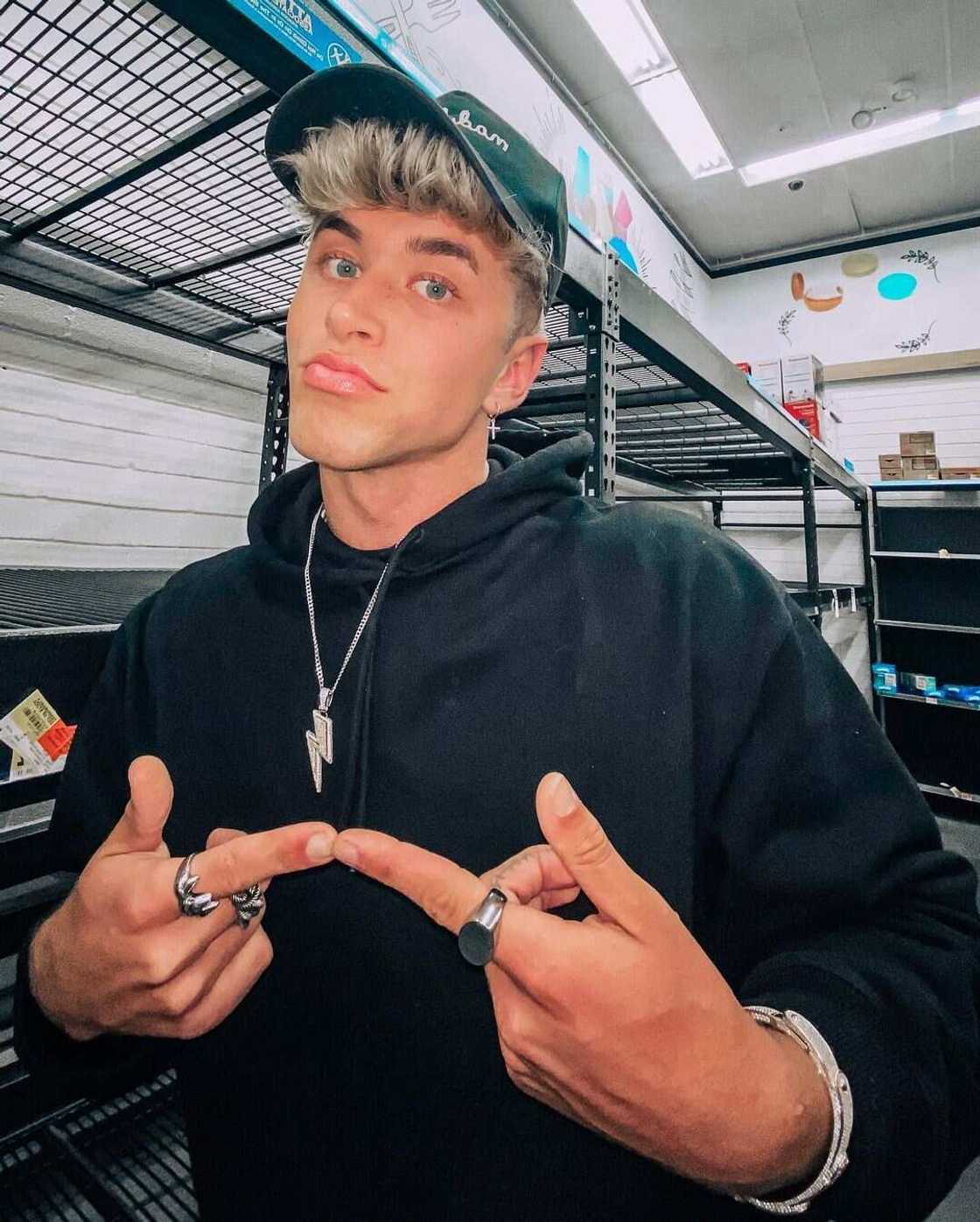 How old is Nate Garner? How old is Nate Garner?