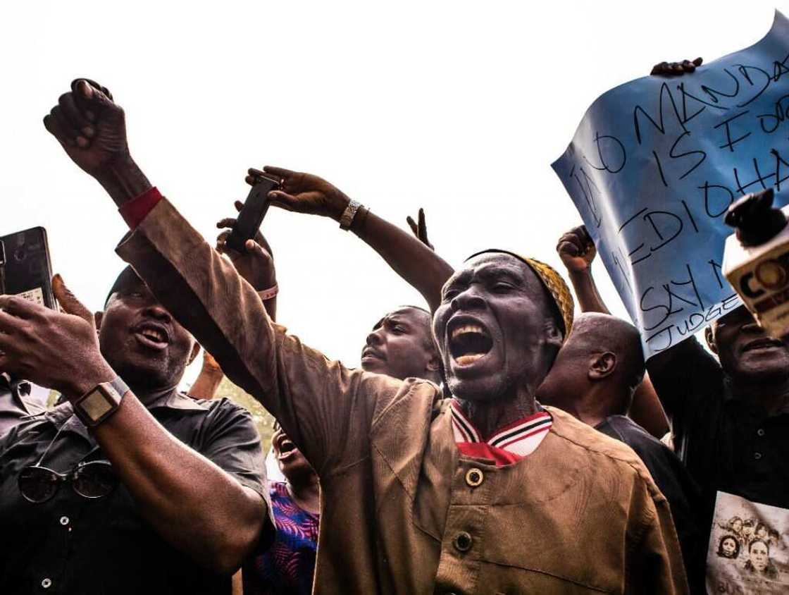 Kwace kujerar Gwamnan Imo: Masoya Ihedioha sun gudanar da zanga mai sosa zuciya, sun zargi Tanko da kisan Dimokradiyya Kwace kujerar Gwamnan Imo: Masoya Ihedioha sun gudanar da zanga mai sosa zuciya, sun zargi Tanko da kisan Dimokradiyya