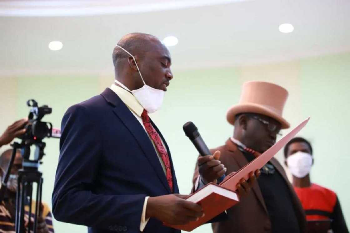 Da ɗuminsa: Kwamishinan lafiya na Benue, Emmanuel Ikwulono ya mutu Da ɗuminsa: Kwamishinan lafiya na Benue, Emmanuel Ikwulono ya mutu