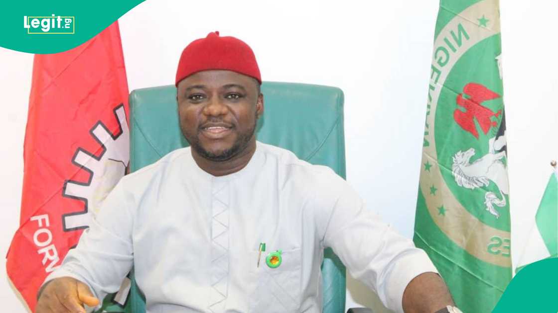 Hon Sunday Umeha ya koma APC. Hon Sunday Umeha ya koma APC.