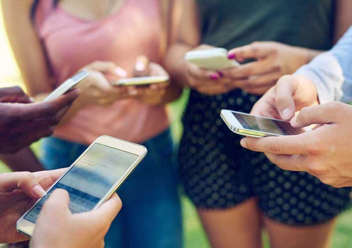 WhatsApp group chat WhatsApp group chat