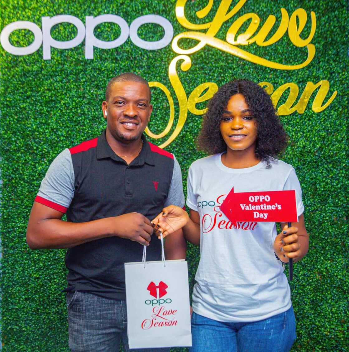 OPPO Treats Customers to a Surprise Love Experience on Valentine Day 2022 OPPO Treats Customers to a Surprise Love Experience on Valentine Day 2022