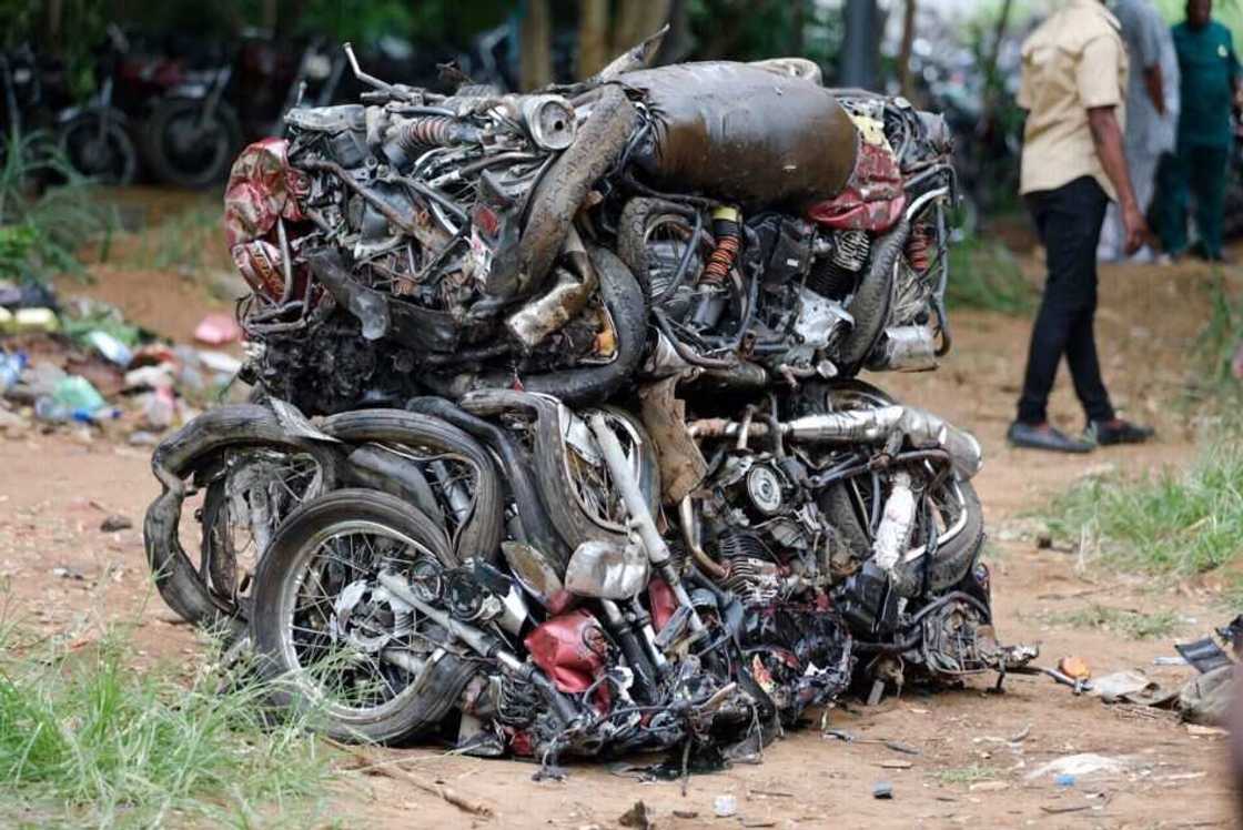 Hotunan Babura 2,228 da Gwamnatin Legas ta ragargaza yau Juma'a Hotunan Babura 2,228 da Gwamnatin Legas ta ragargaza yau Juma'a