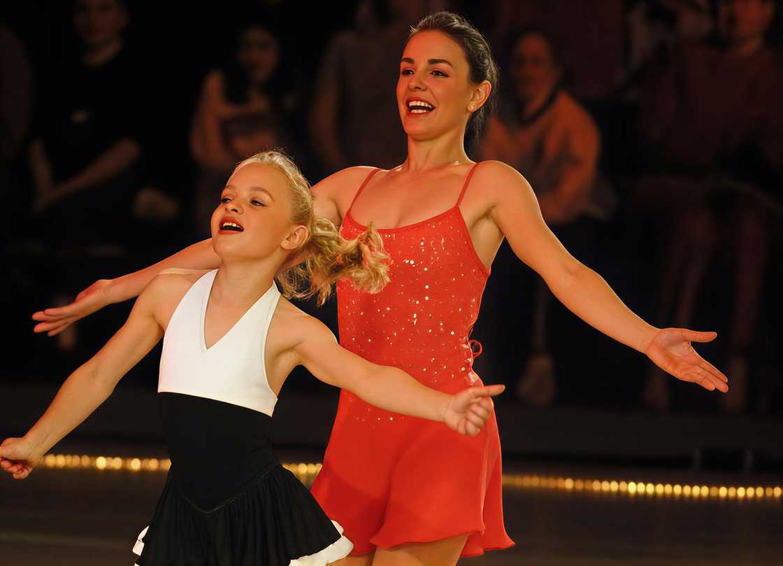 Ekaterina Gordeeva and Daria Sergeyevna Grinkova figure skating.