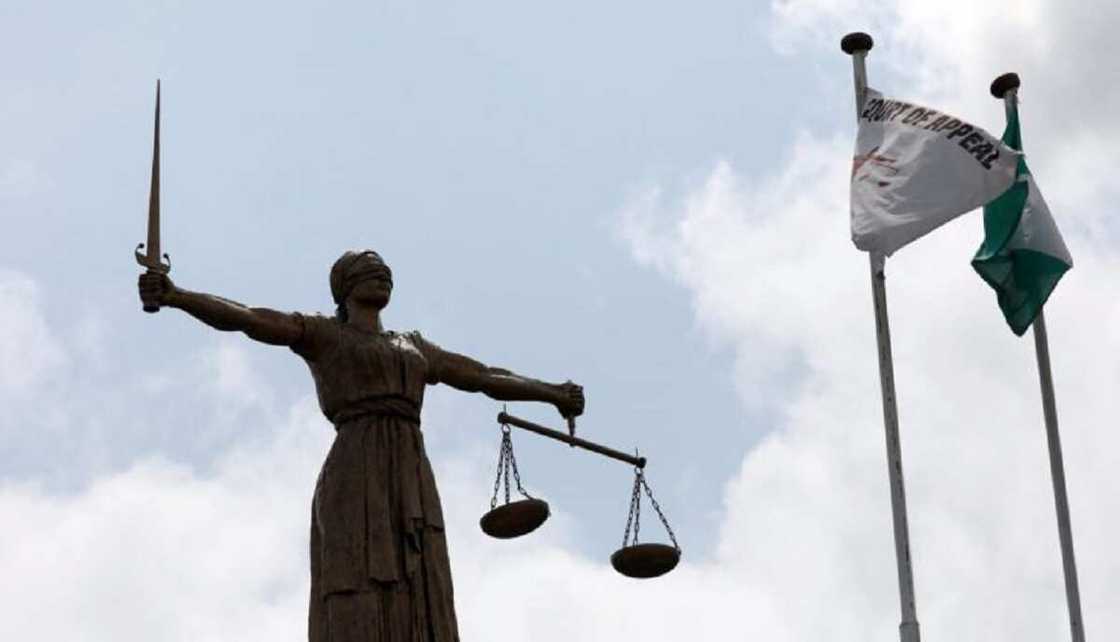 Kotu Bada Umurnin a Tsare Matashi, Ɗanladi, Da Ya Kashe Abokinsa Saboda Budurwa Kotu Bada Umurnin a Tsare Matashi, Ɗanladi, Da Ya Kashe Abokinsa Saboda Budurwa