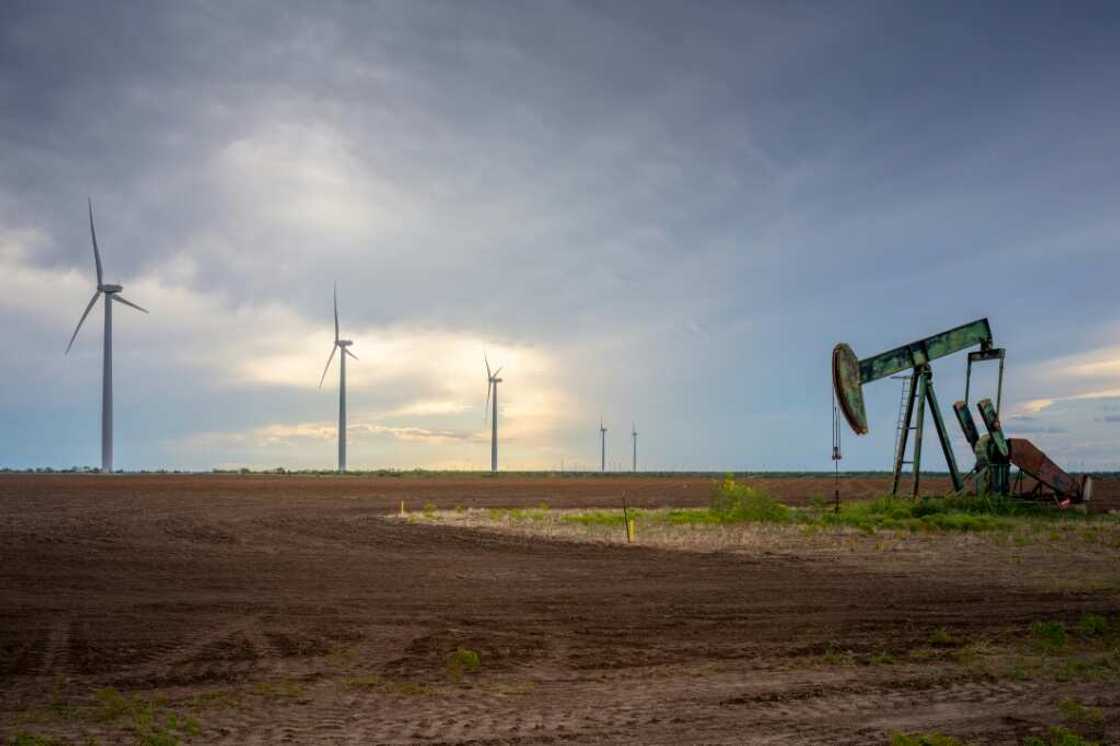 Oil prices are in retreat, having hit a five-month high last week on geopolitical tensions and strong economic data Oil prices are in retreat, having hit a five-month high last week on geopolitical tensions and strong economic data