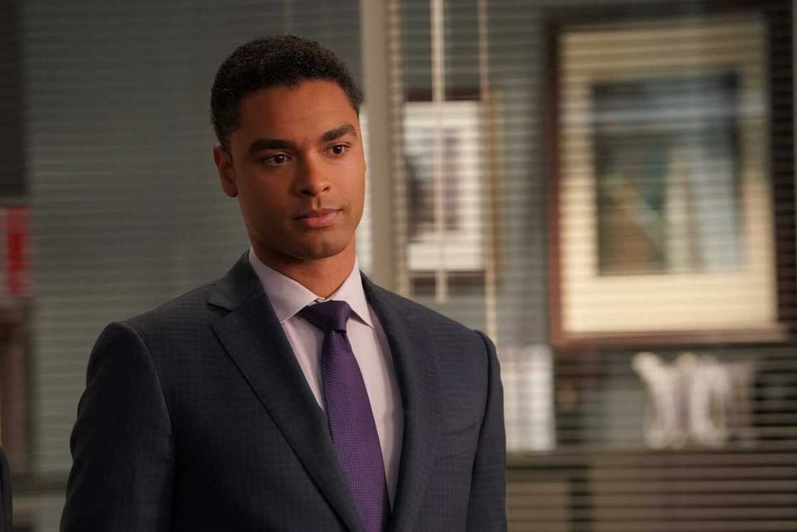 Rege Jean Page Rege Jean Page