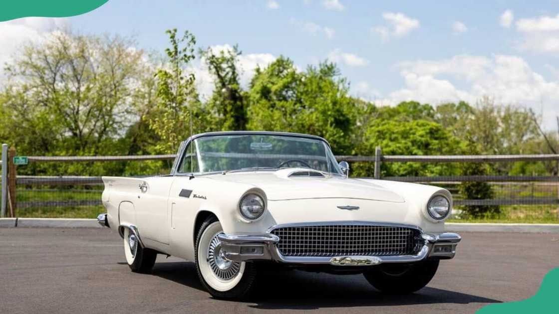 1957 Ford Thunderbird