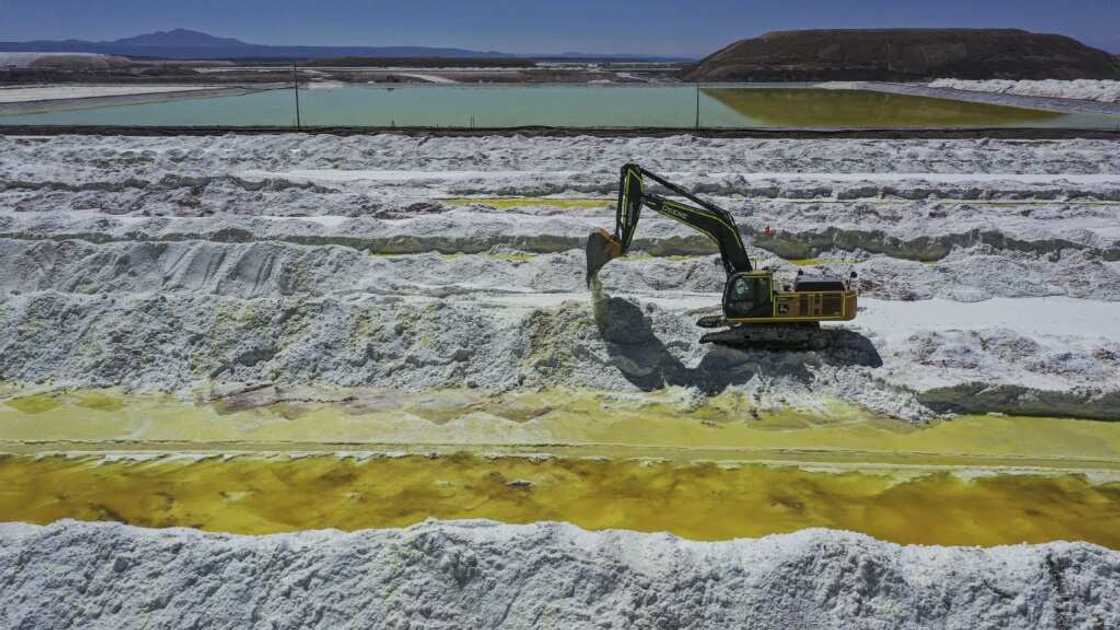 The Salar de Atacama, in the desert by the same name, is a salt flat holding Chile's main lithium deposits