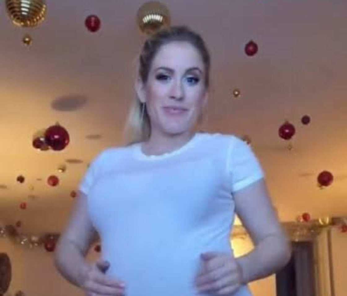 Iko sai Allah: Matar aure dauke da cikin tagwaye ta sake samun wani cikin Iko sai Allah: Matar aure dauke da cikin tagwaye ta sake samun wani cikin