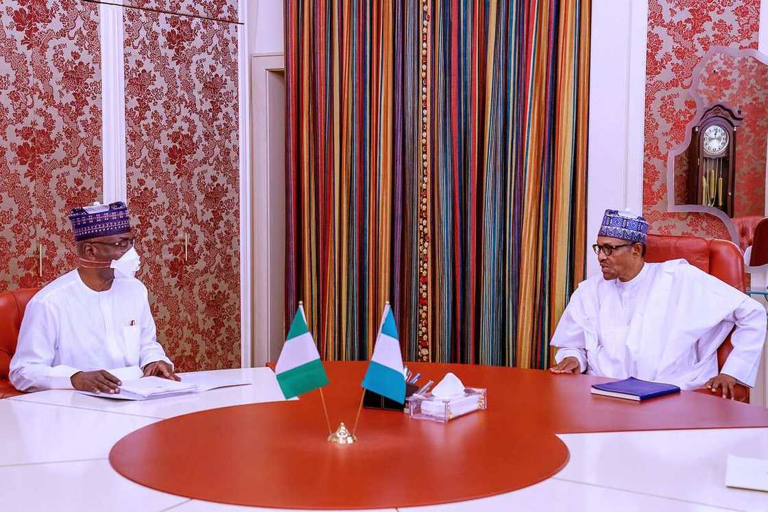 Kwara gov returns N1million to women who saved to build community school for their kids Kwara gov returns N1million to women who saved to build community school for their kids