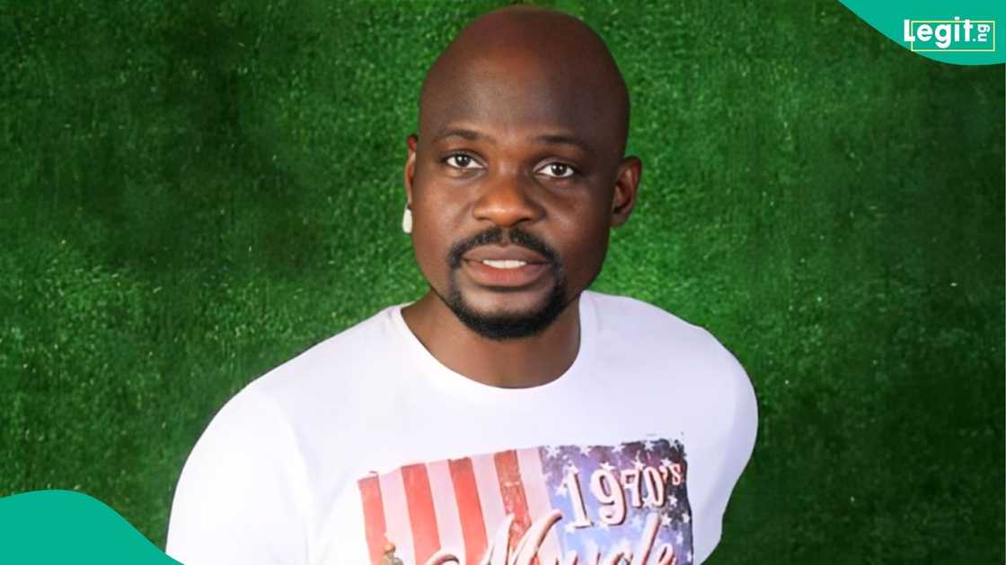 Actor Baba Ijesha instructs his friends to ask female admirers if they are adults before allowing them to come close for photographs.