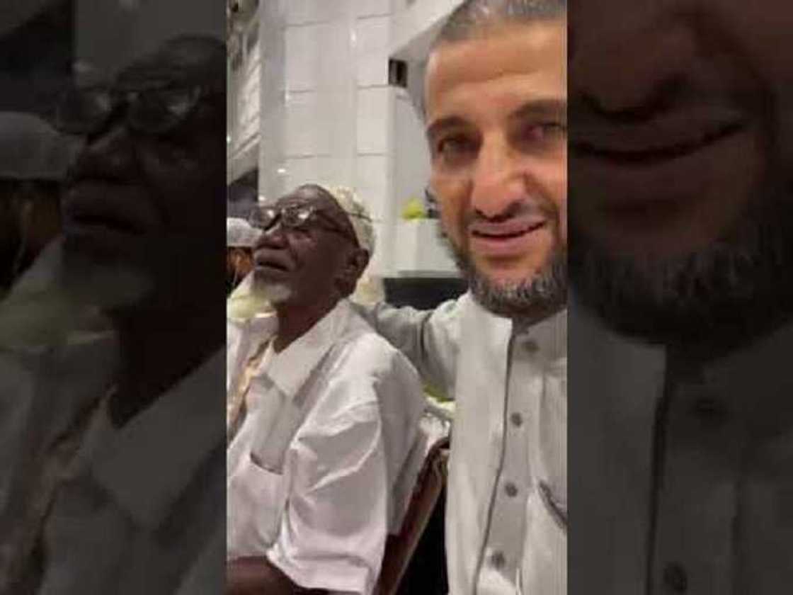 Yadda tsoho dan Afrika ya siyar da gidansa tilo, ya tattara ya tafi Umra da Hajji Yadda tsoho dan Afrika ya siyar da gidansa tilo, ya tattara ya tafi Umra da Hajji