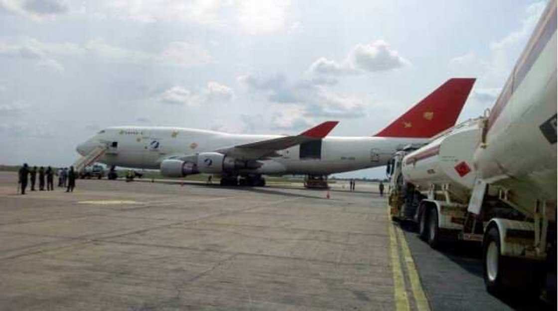 Yanzu-yanzu: Jirgi kirar Boeing 747 jibge da makamai ya dira Najeriya Yanzu-yanzu: Jirgi kirar Boeing 747 jibge da makamai ya dira Najeriya