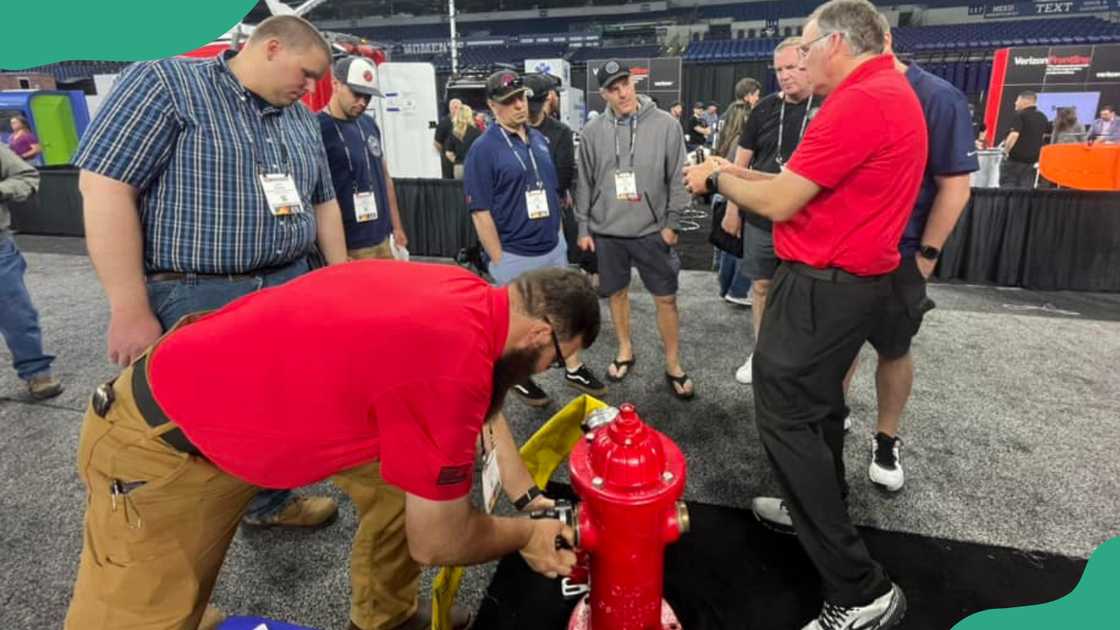 The entrepreneur Jeff Connally demonstrating his Hy-Conn. The entrepreneur Jeff Connally demonstrating his Hy-Conn.