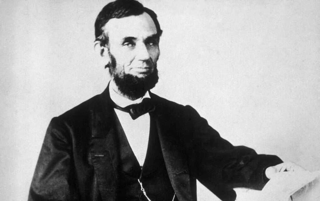 Abraham Lincoln sitting and leafing through documents Abraham Lincoln sitting and leafing through documents