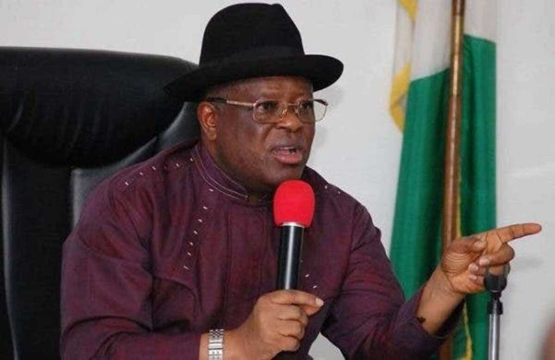 Kashe-kashe: Masu siyasar a mutu ko ayi rai ne ke hada kai da yan bindiga don tarwata Nigeria, Umahi Kashe-kashe: Masu siyasar a mutu ko ayi rai ne ke hada kai da yan bindiga don tarwata Nigeria, Umahi
