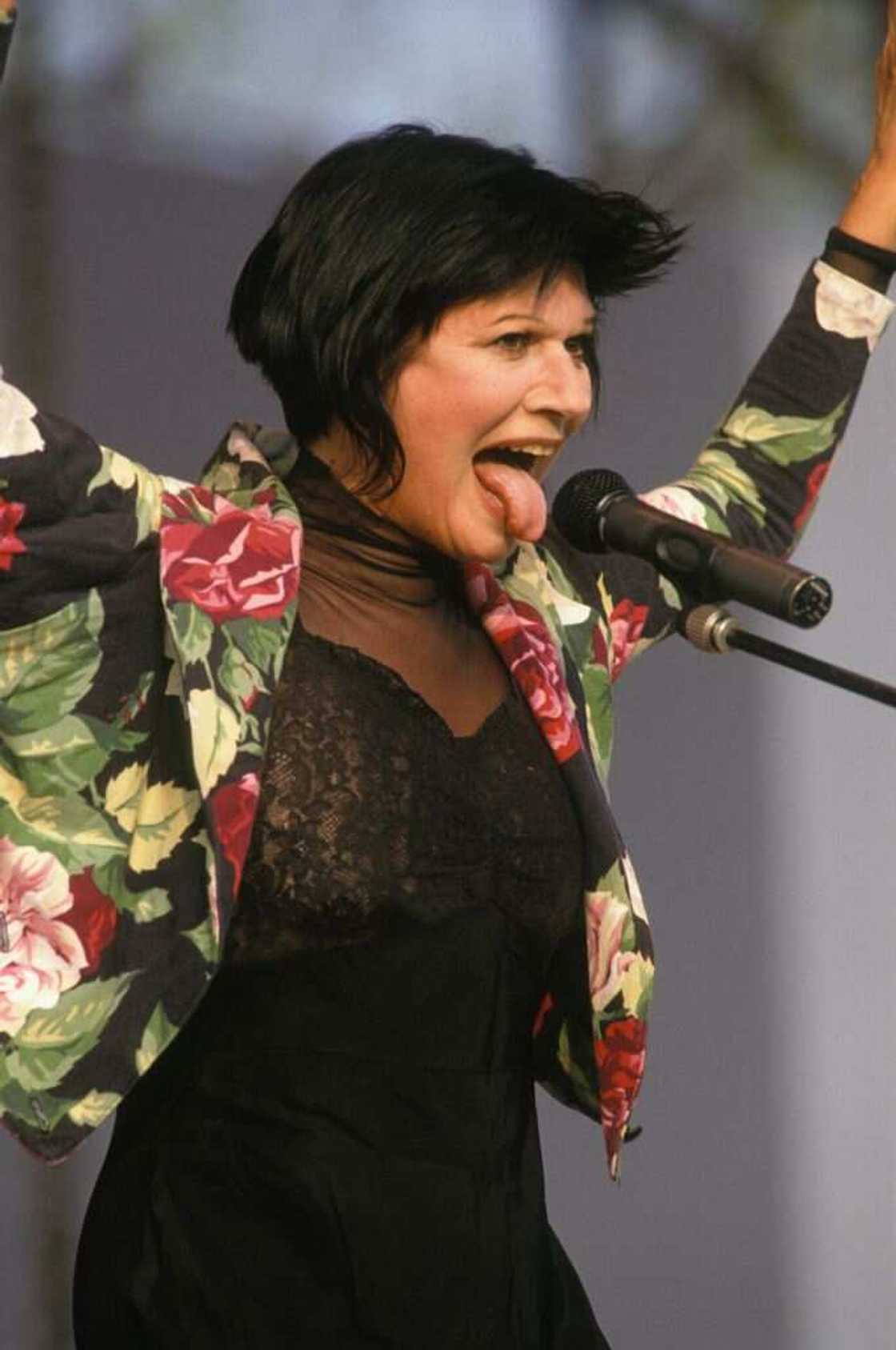 Redécouvrez la biographie de Guesch Patti: Sa vie, sa discographie, ses chansons et ses paroles Redécouvrez la biographie de Guesch Patti: Sa vie, sa discographie, ses chansons et ses paroles