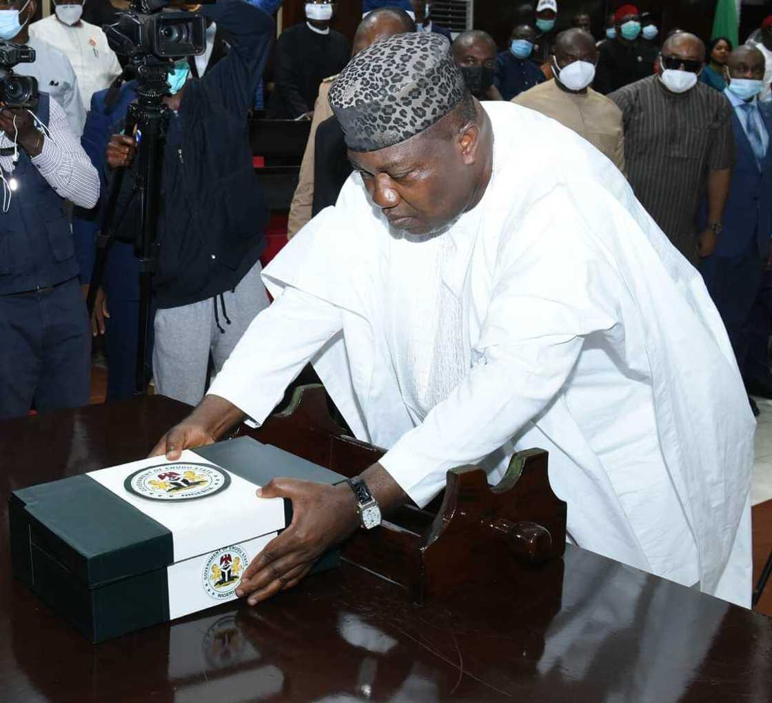 Gov Ugwuanyi presents N186.64bn 2022 budget estimates to State House of Assembly Gov Ugwuanyi presents N186.64bn 2022 budget estimates to State House of Assembly