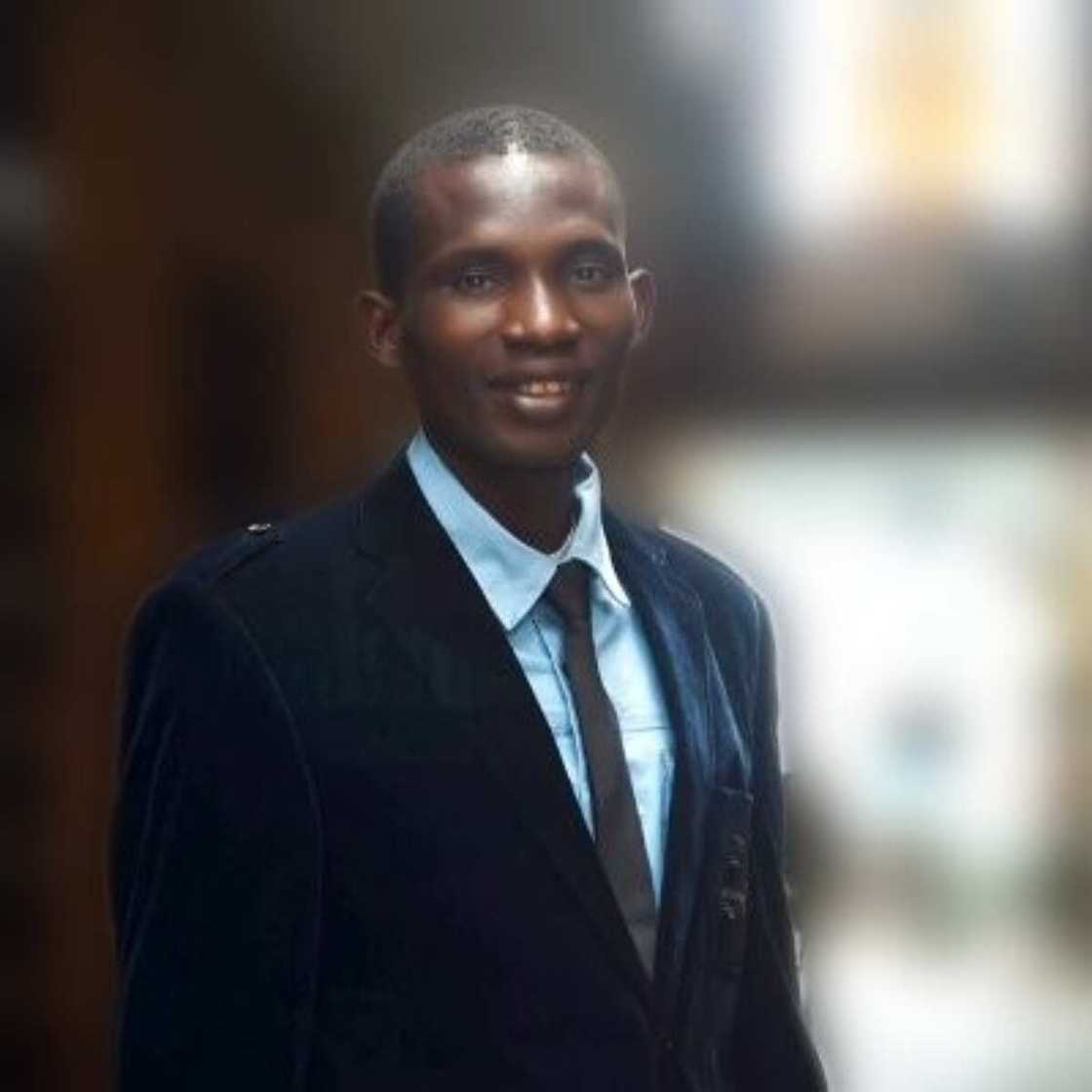 Many people celebrated him. Many people celebrated him.