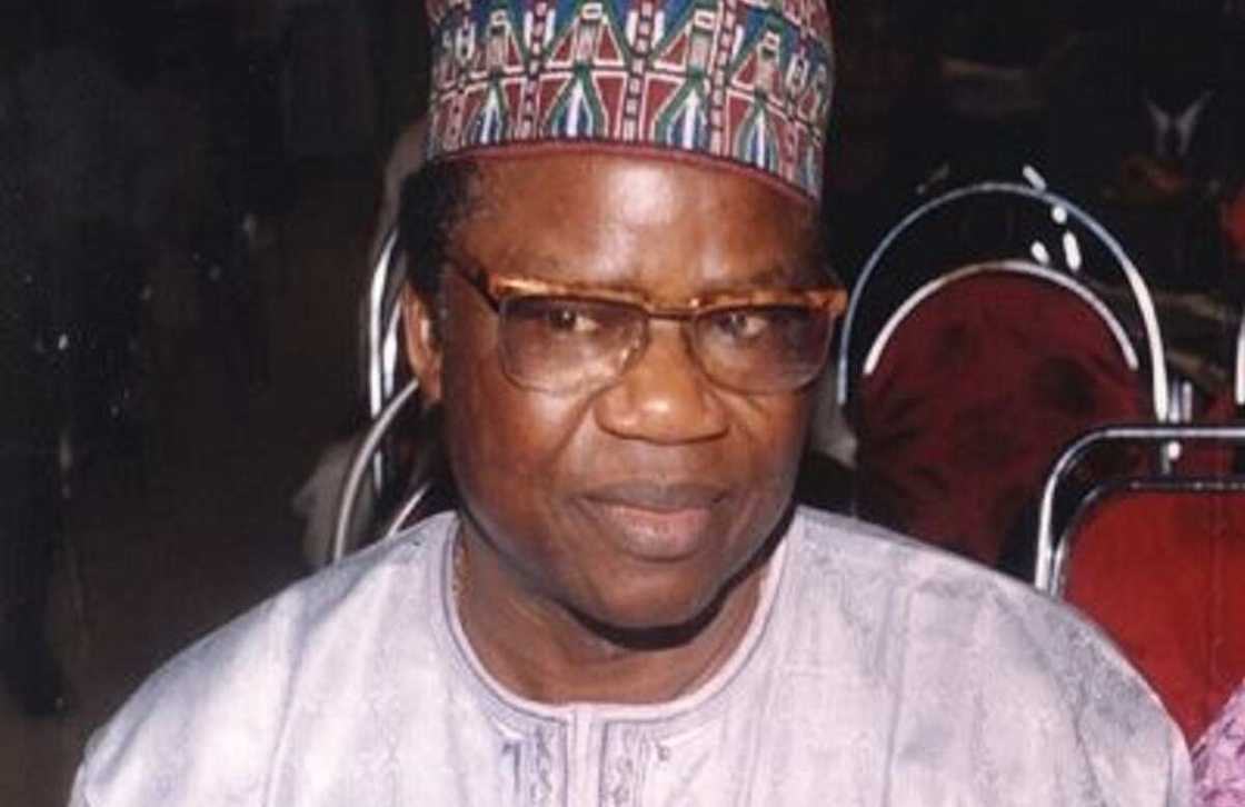 Yanzu yanzu: Tsohon minista Tony Momoh ya rasu Yanzu yanzu: Tsohon minista Tony Momoh ya rasu