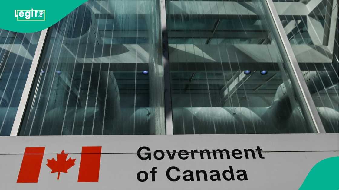 New Canadian federal jobs offer salaries ranging from hourly pay to six figures.