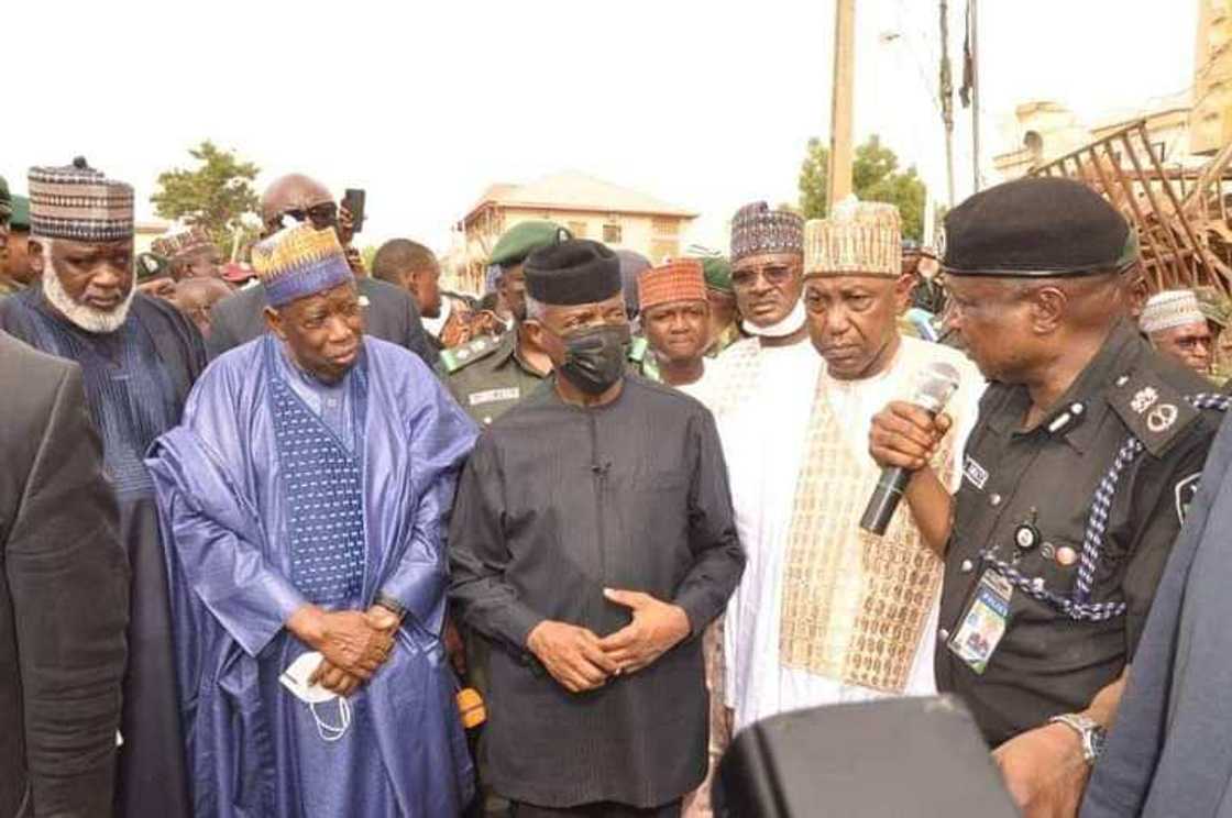 Da zafi-zafi: Hotunan Osinbajo yayin da ya ziyarci wajen da tukunyar gas ta fashe a Kano Da zafi-zafi: Hotunan Osinbajo yayin da ya ziyarci wajen da tukunyar gas ta fashe a Kano