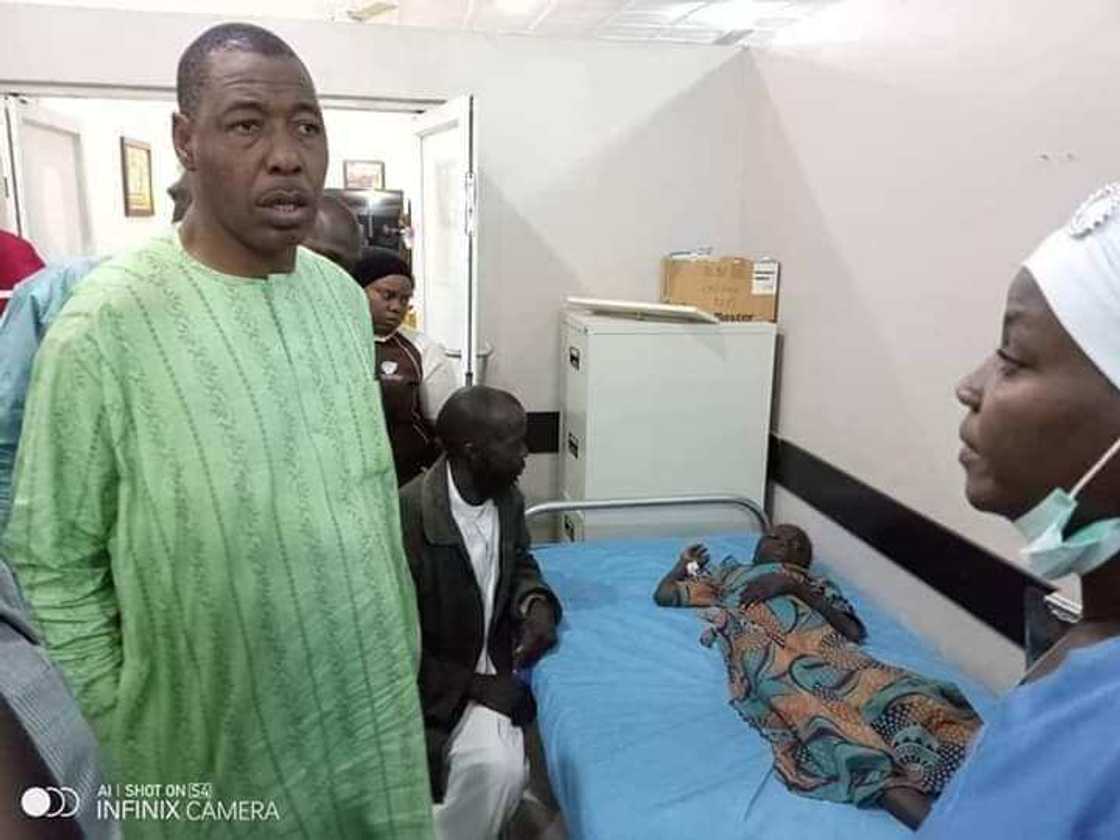 Hotuna: Gwamnan Borno ya ziyarci mutanen da harin Boko Haram ya shafa a daren jiya Hotuna: Gwamnan Borno ya ziyarci mutanen da harin Boko Haram ya shafa a daren jiya