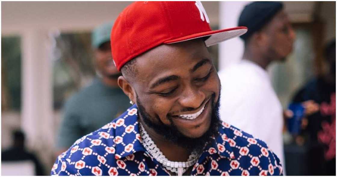 Man corrects Davido's grammatical blunder Man corrects Davido's grammatical blunder
