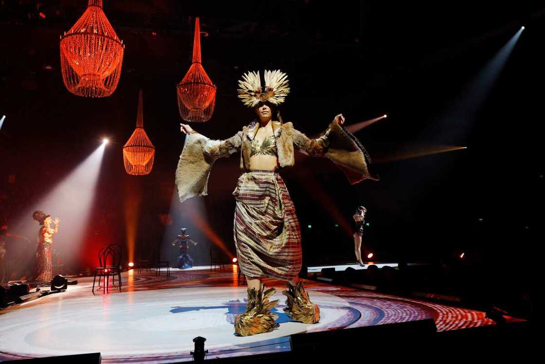 Avant-garde mens fashion Avant-garde mens fashion