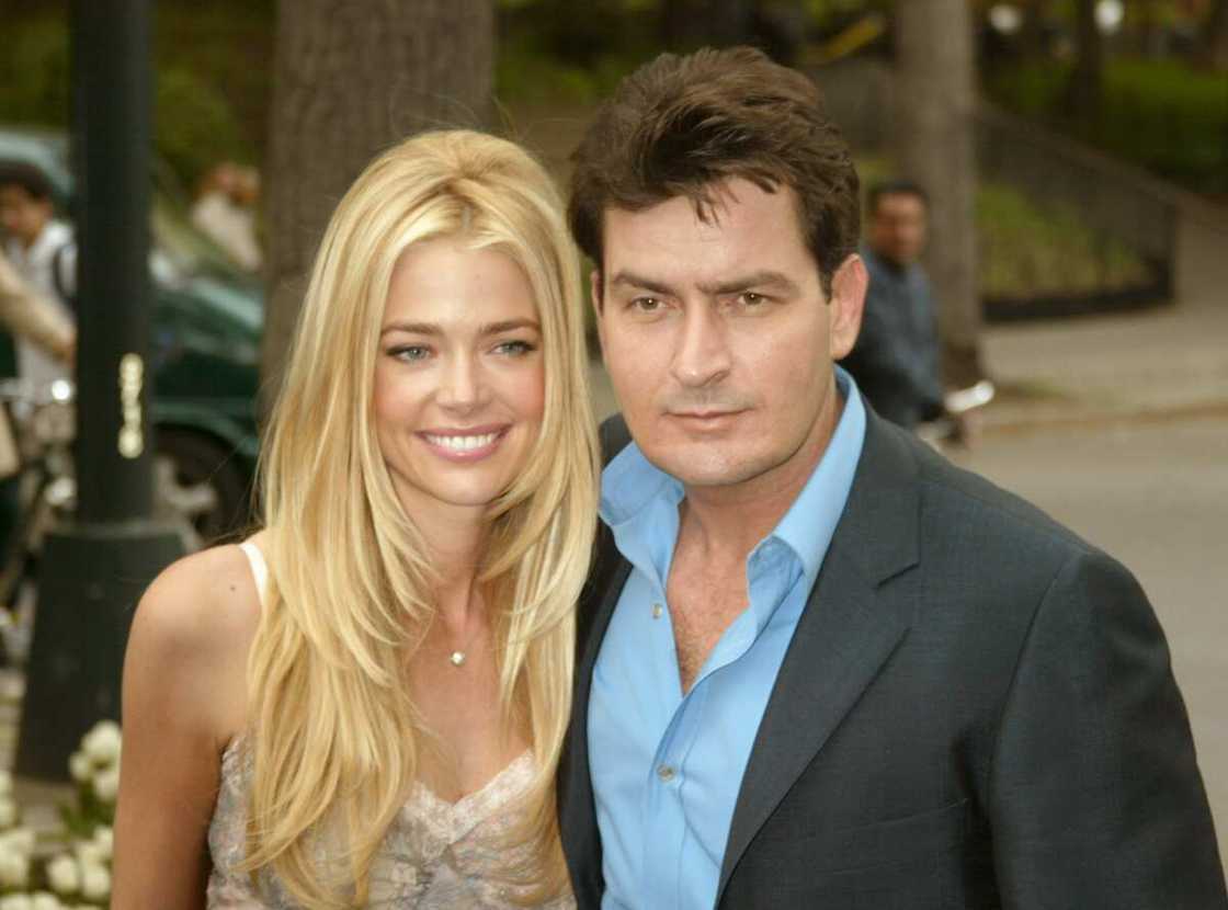 Charlie Sheen et sa deuxième épouse, Denise Richards Charlie Sheen et sa deuxième épouse, Denise Richards