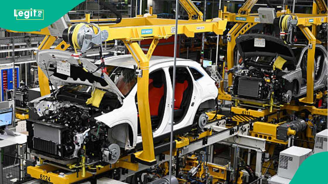 Yadda ake hada motocin lantarki a wani kamfani Yadda ake hada motocin lantarki a wani kamfani