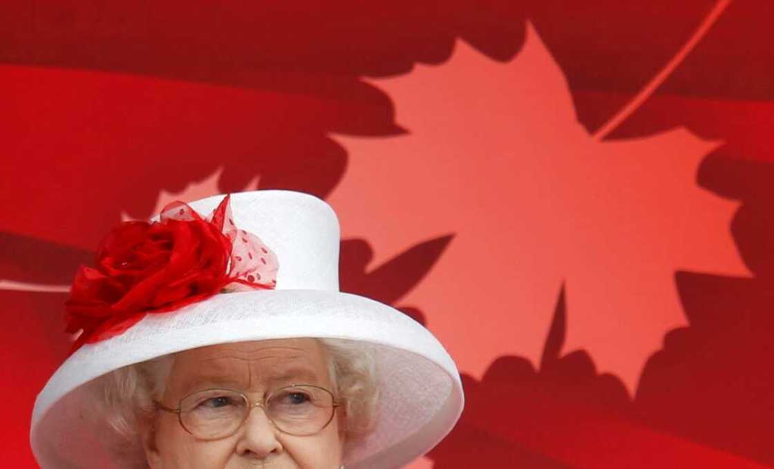 There are a total of 15 Commonwealth realms, including Britain There are a total of 15 Commonwealth realms, including Britain