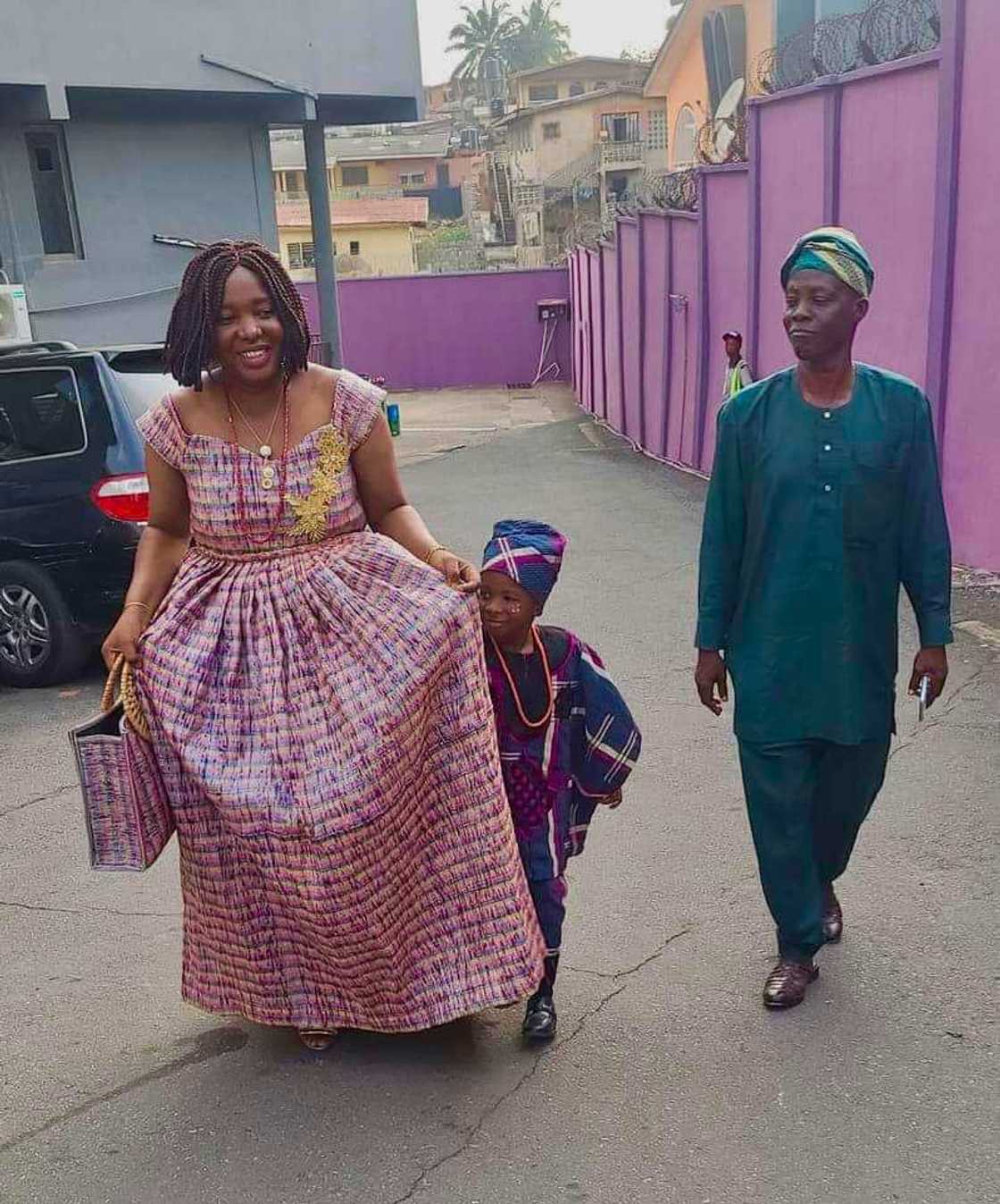 Creative woman turns pure water sachets into dress. Creative woman turns pure water sachets into dress.
