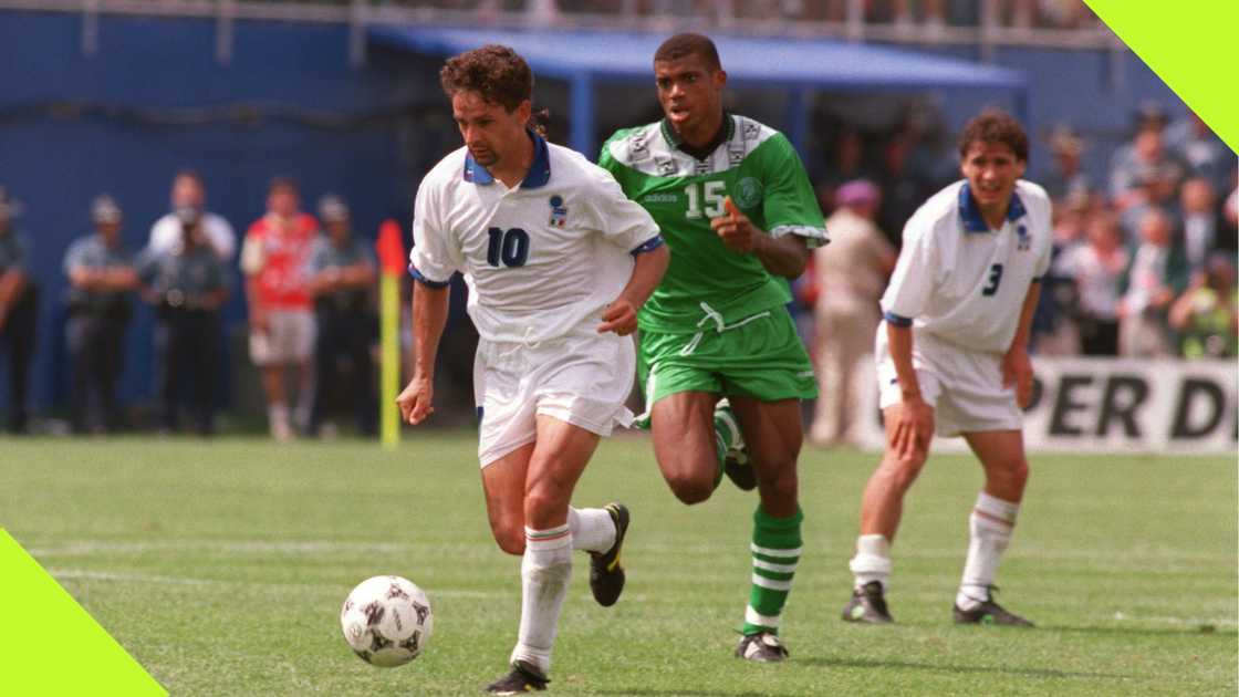 Roberto Baggio, Sunday Oliseh, Antonio Benarrivo, Foxboro Stadium, Massachusetts, USA, 1994 World Cup. Roberto Baggio, Sunday Oliseh, Antonio Benarrivo, Foxboro Stadium, Massachusetts, USA, 1994 World Cup.