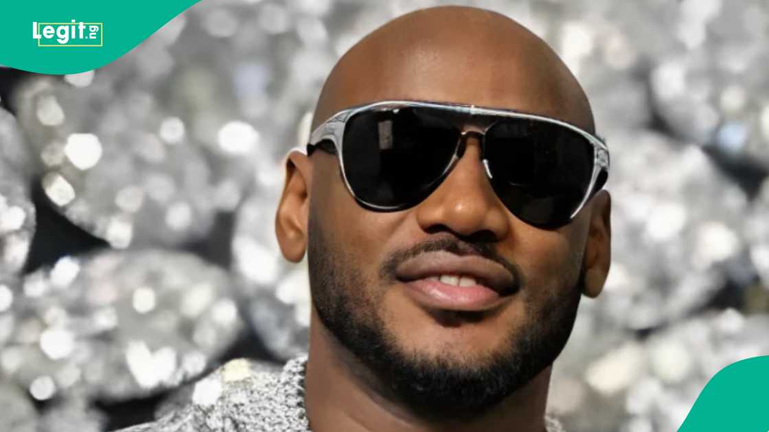 Man touches 2Baba in a strange way while he was perfoming in Houston
