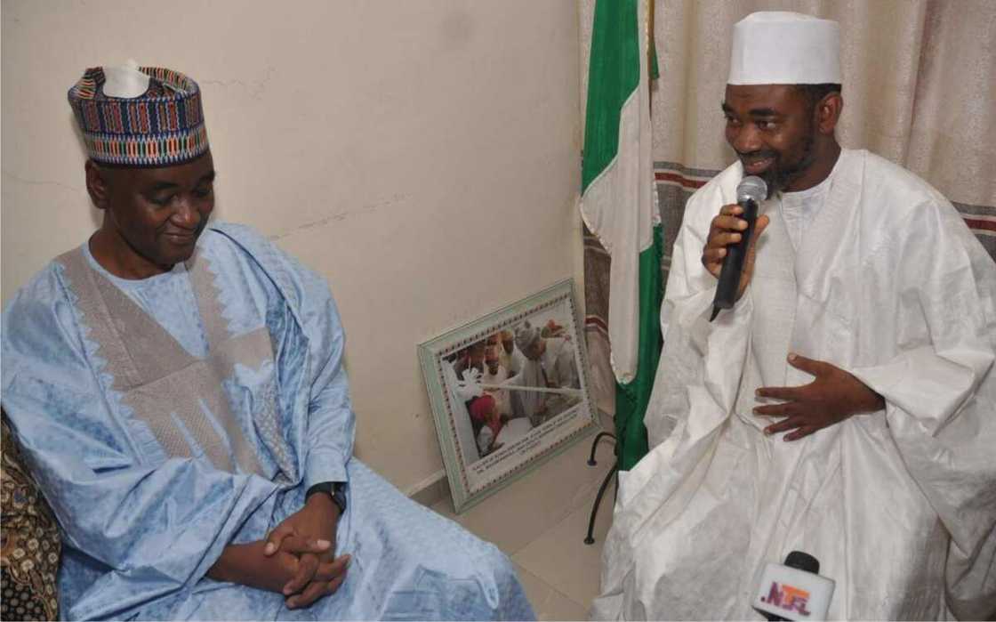 Tsohon mataimakin gwamnan Zamfara, Wakkala, ya sauya sheka daga APC zuwa PDP Tsohon mataimakin gwamnan Zamfara, Wakkala, ya sauya sheka daga APC zuwa PDP