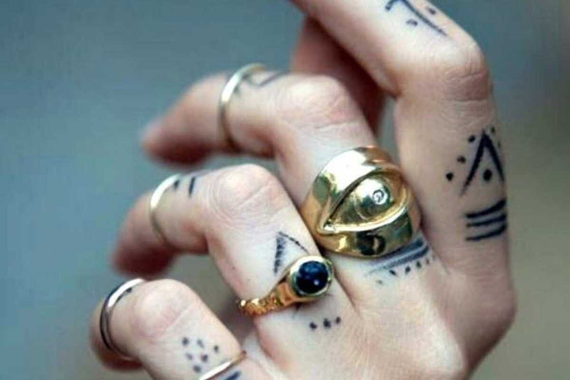 How long will finger tattoos last?