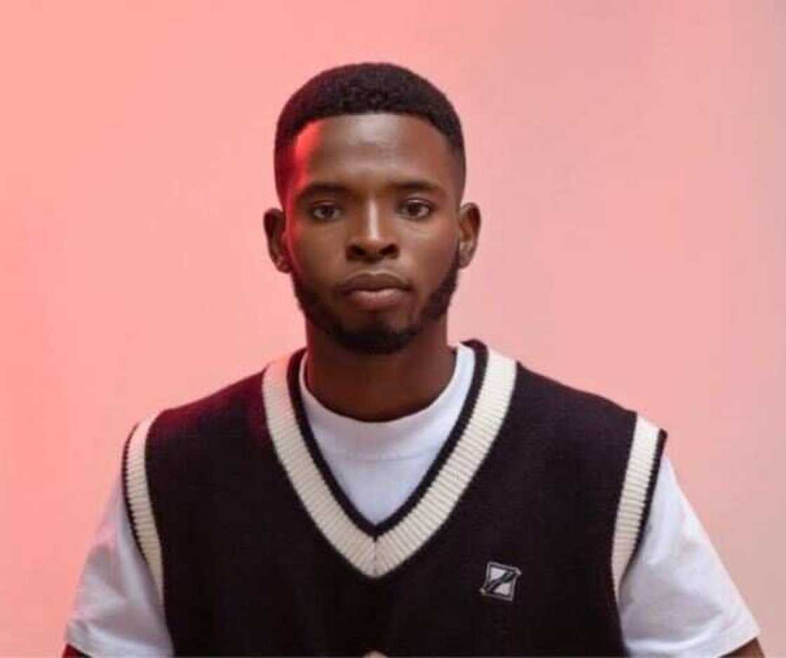 Singer Evantoyra’s Biography: His Age, Real Name, Net Worth Singer Evantoyra’s Biography: His Age, Real Name, Net Worth